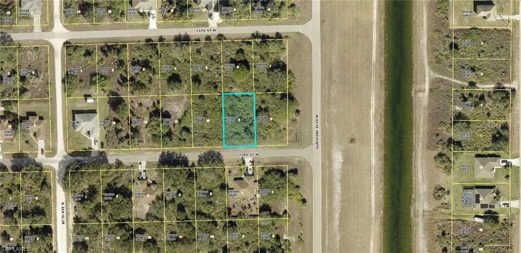 2502 73rd ST W LEHIGH ACRES, FL 33971
