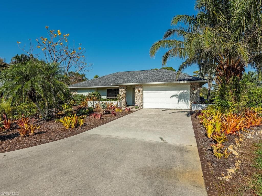 106 Cherry Hill CT NAPLES, FL 34113