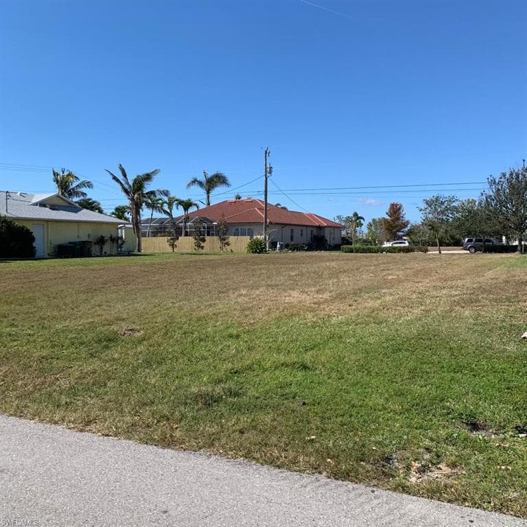 3732 15th PL CAPE CORAL, FL 33914