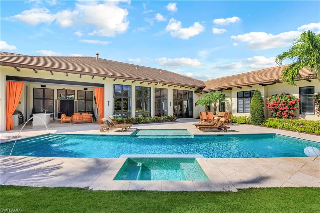 2546 Augusta DR NAPLES, FL 34109