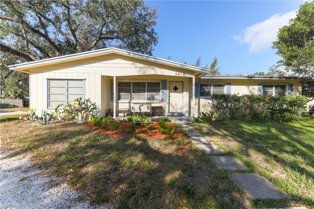 2914 Sunset RD FORT MYERS, FL 33901