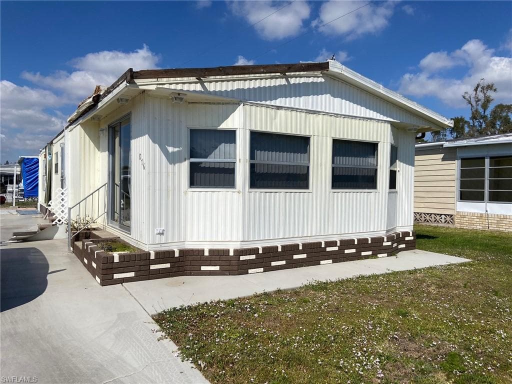 876 Moonlight DR NORTH FORT MYERS, FL 33917