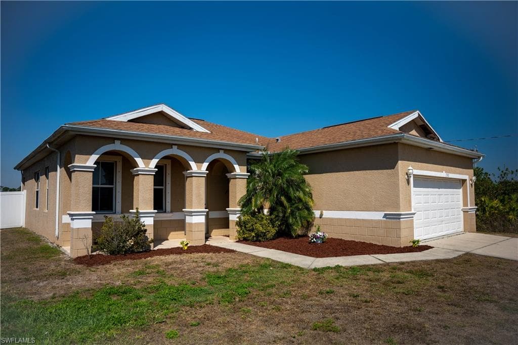 2502 26th ST W LEHIGH ACRES, FL 33971