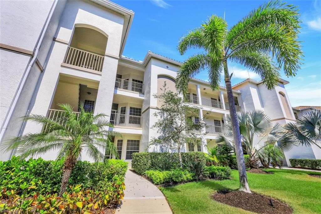 8239 Parkstone PL N 4-202 NAPLES, FL 34120