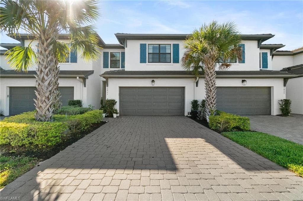 7421 Rockefeller DR NAPLES, FL 34119