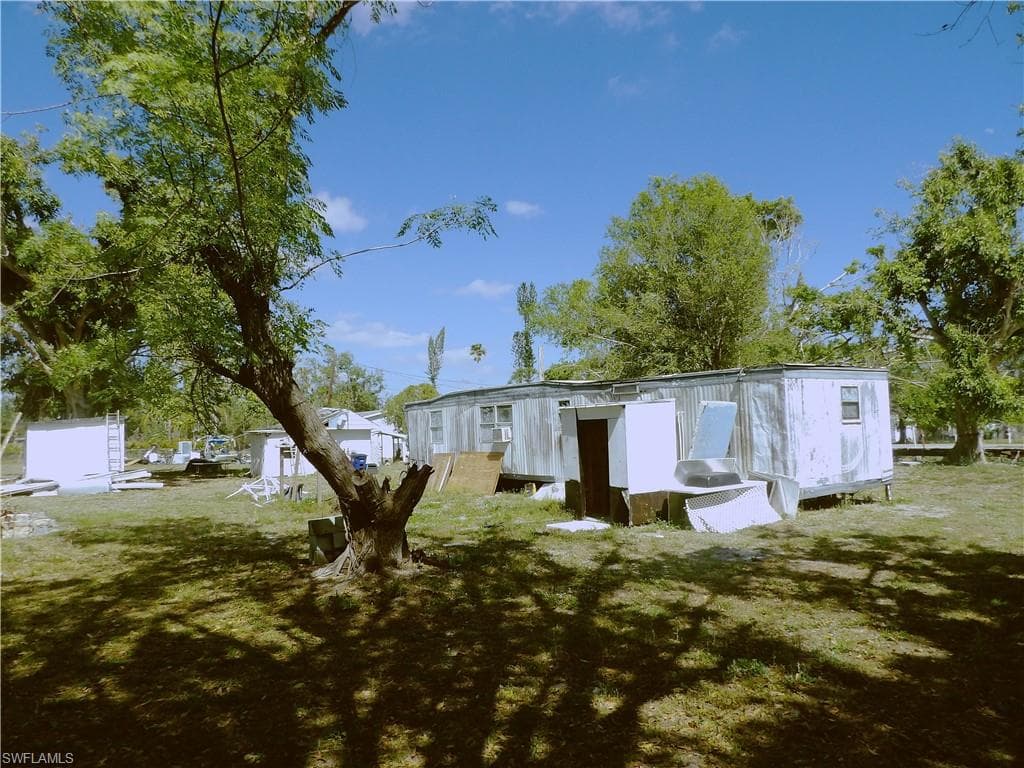 8056 McDaniel DR NORTH FORT MYERS, FL 33917
