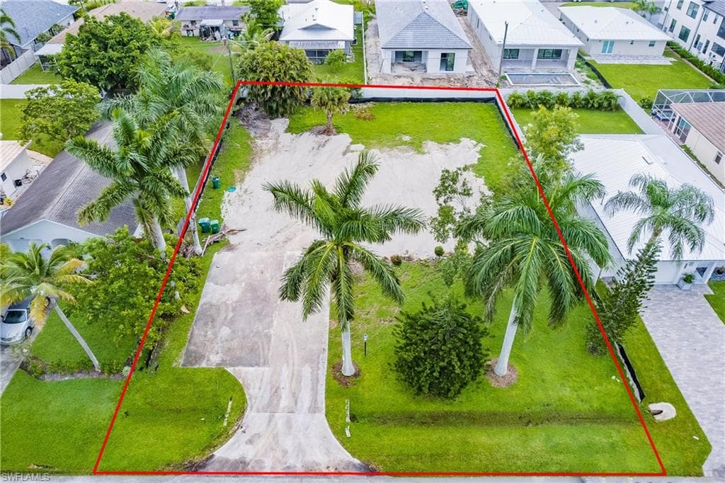 821 99th AVE N NAPLES, FL 34108