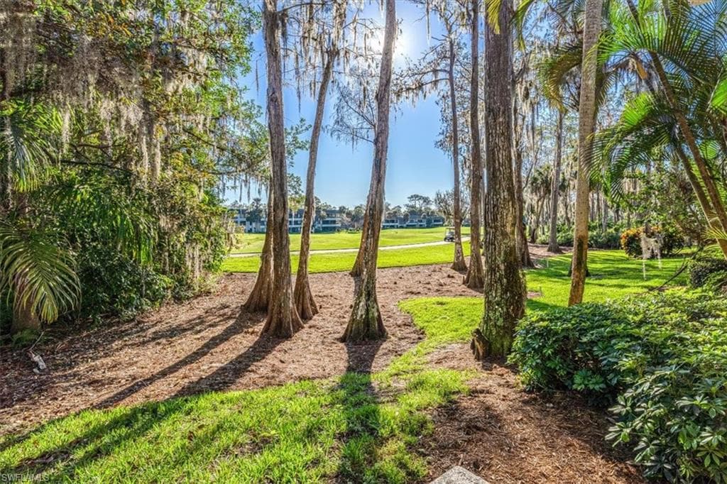 101 Clubhouse LN 178 NAPLES, FL 34105