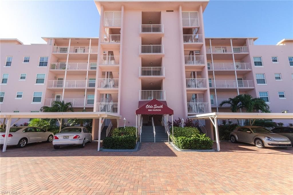980 Huron CT 302 MARCO ISLAND, FL 34145