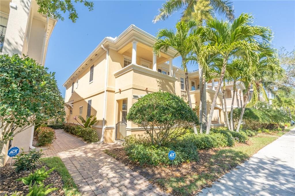 8083 Sorrento LN NAPLES, FL 34114