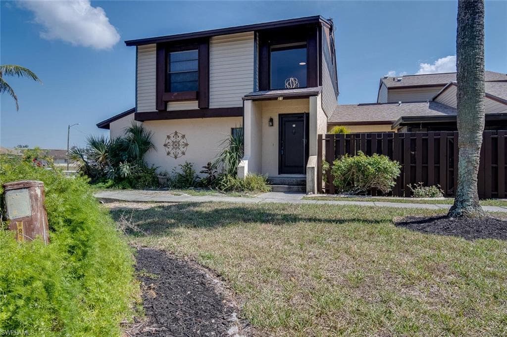 702 SE 12th CT 21 CAPE CORAL, FL 33990