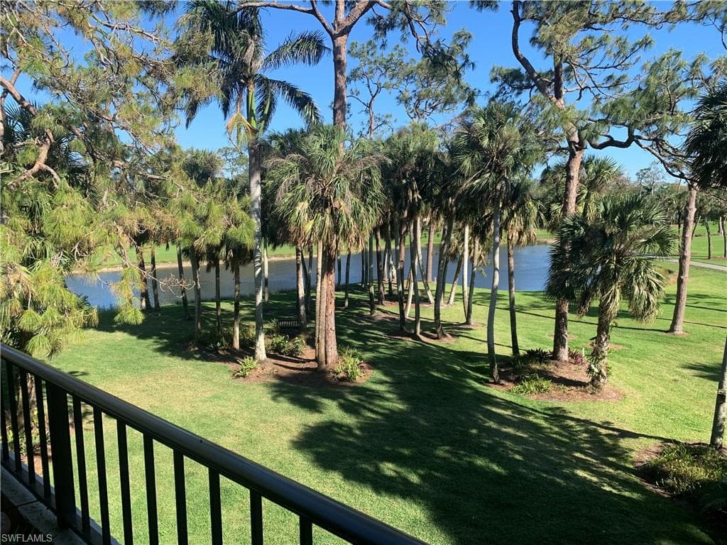 107 Clubhouse LN D-390 NAPLES, FL 34105