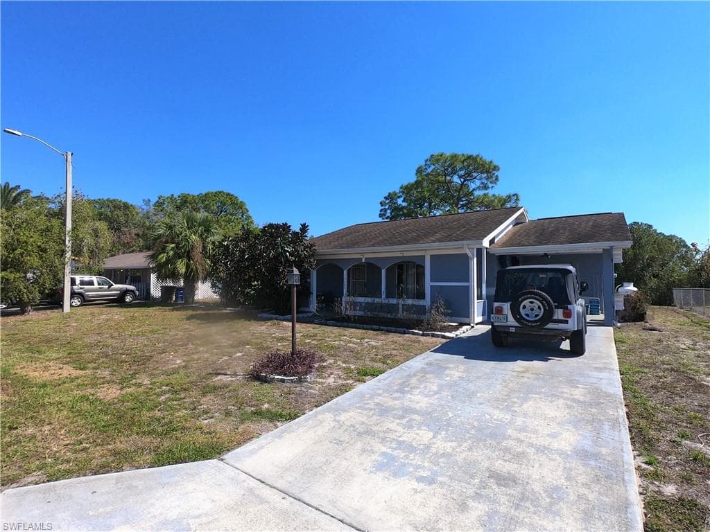 10689 Tuliptree CT LEHIGH ACRES, FL 33936