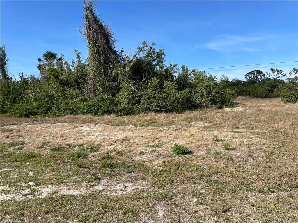 328 NE 30th TER CAPE CORAL, FL 33909