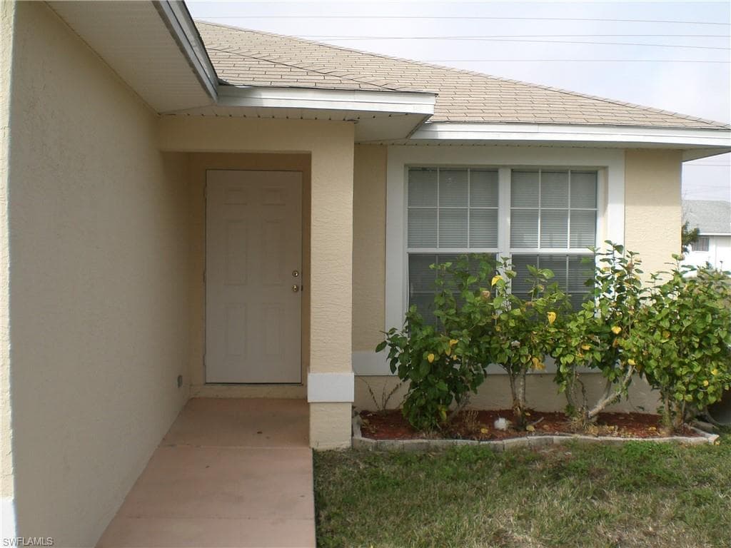 528 NE 24th PL CAPE CORAL, FL 33909
