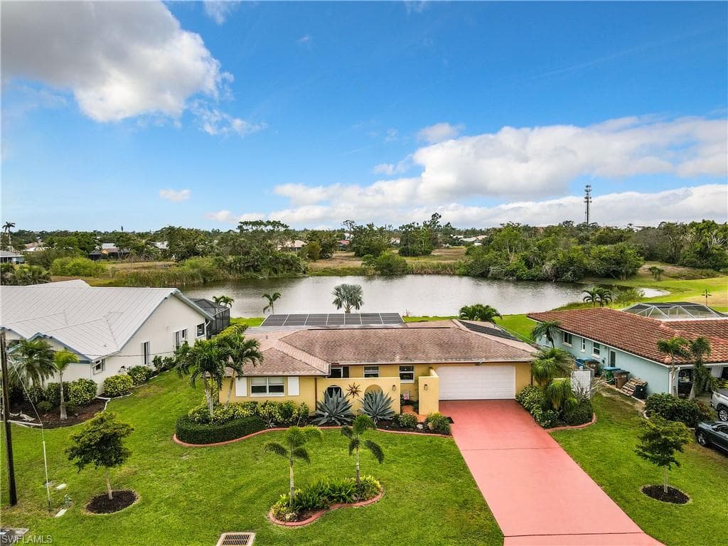 402 Wildwood PKWY CAPE CORAL, FL 33904