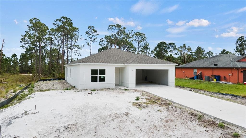 423 PAULINE AVE LEHIGH ACRES, FL 33974