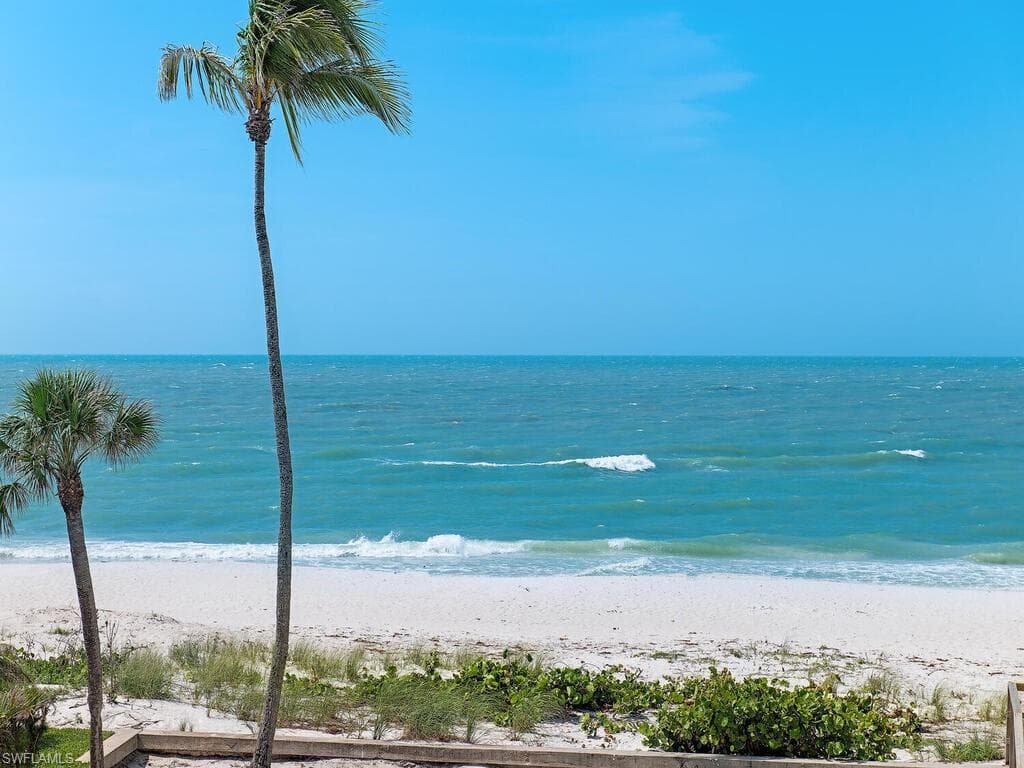 2777 Gulf Shore BLVD N 2S NAPLES, FL 34103