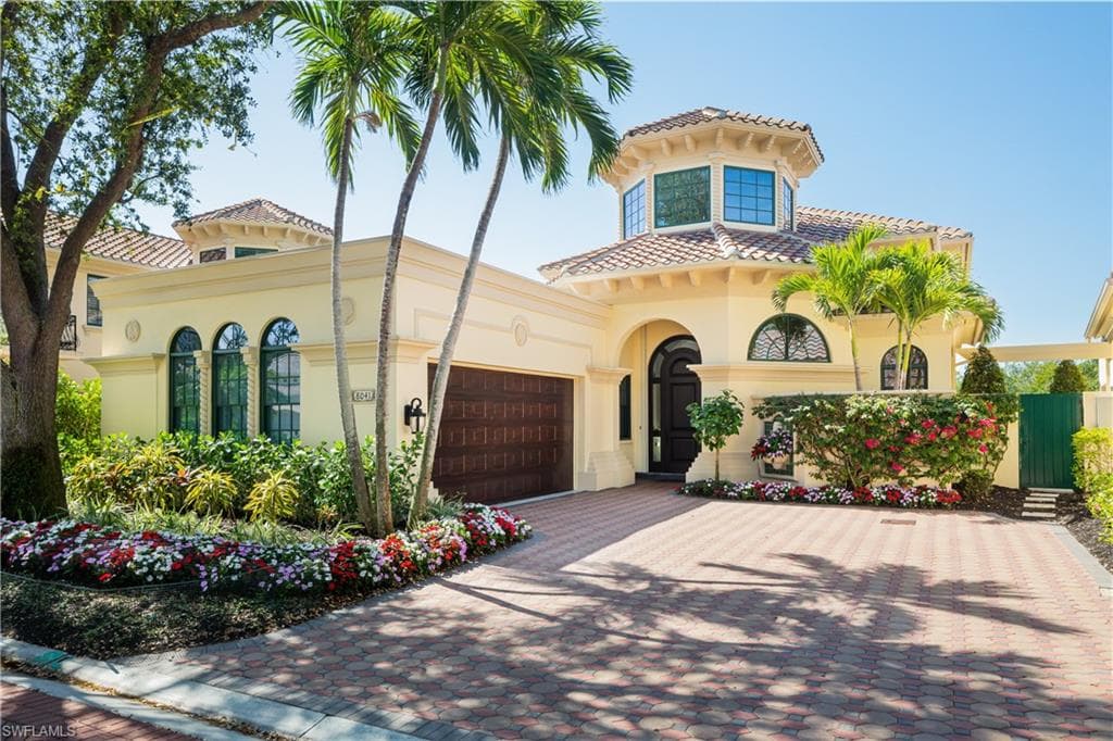 8041 Via Vecchia NAPLES, FL 34108
