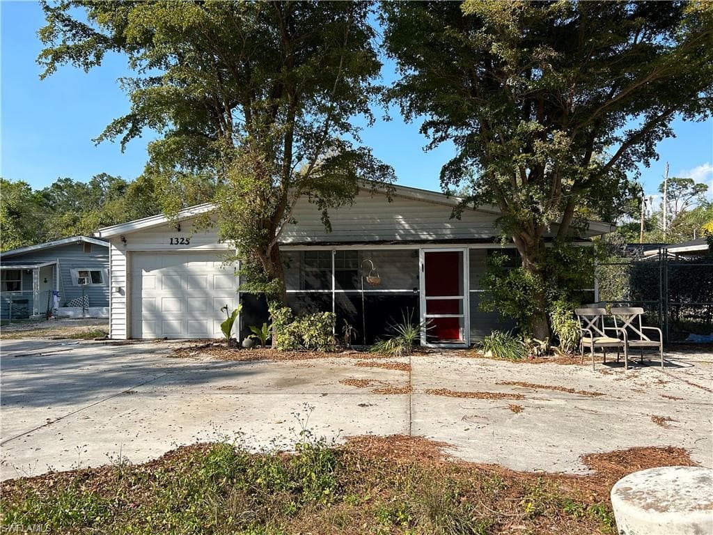 1325 Johnson RD NORTH FORT MYERS, FL 33917