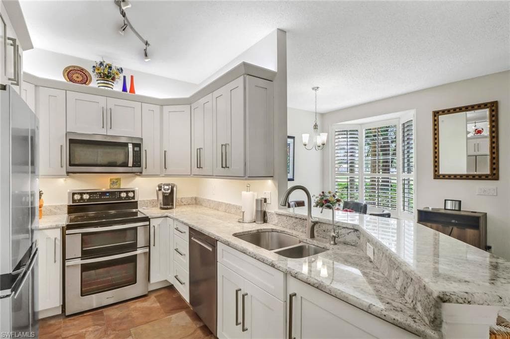 81 Silver Oaks CIR 7102 NAPLES, FL 34119