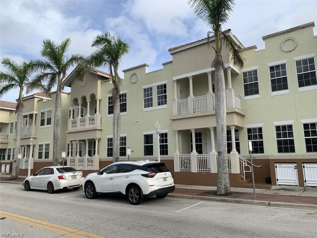2165 W 1st ST 103 FORT MYERS, FL 33901