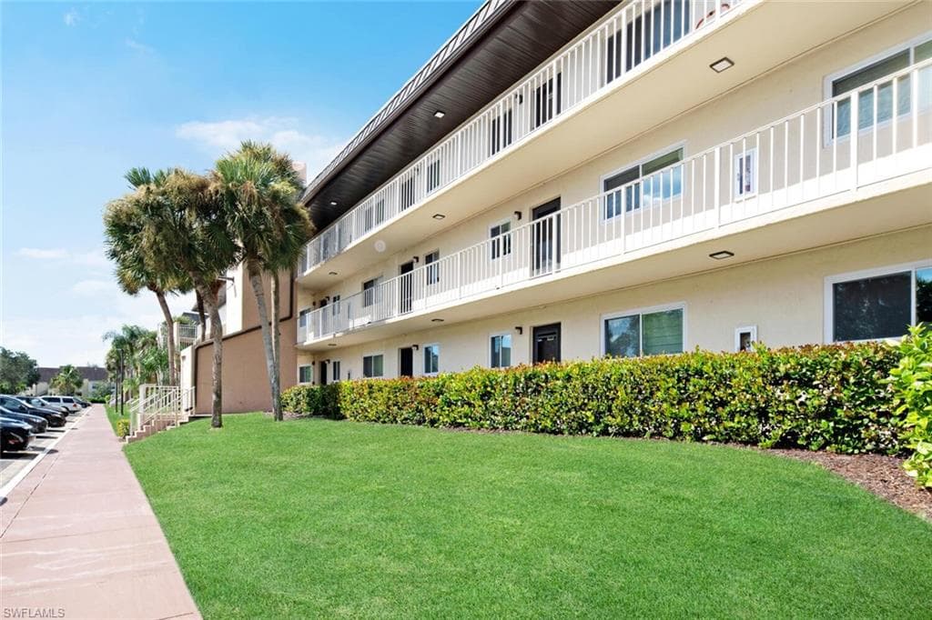 1014 Manatee RD F106 NAPLES, FL 34114
