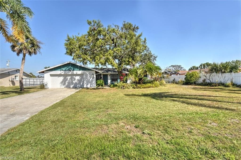 171 Dow LN NORTH FORT MYERS, FL 33917