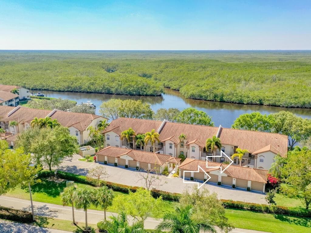 242 Newport DR 505 NAPLES, FL 34114
