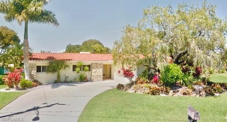 941 Dolphin DR CAPE CORAL, FL 33904