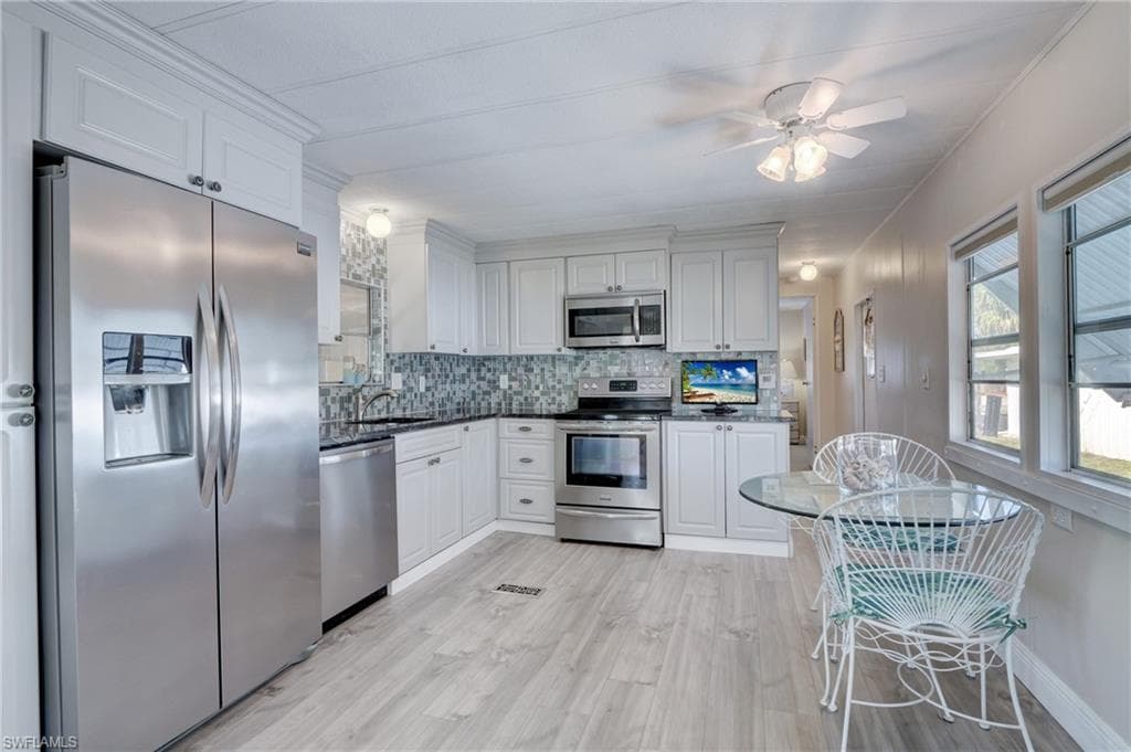 133 Willow LN 23 NAPLES, FL 34114