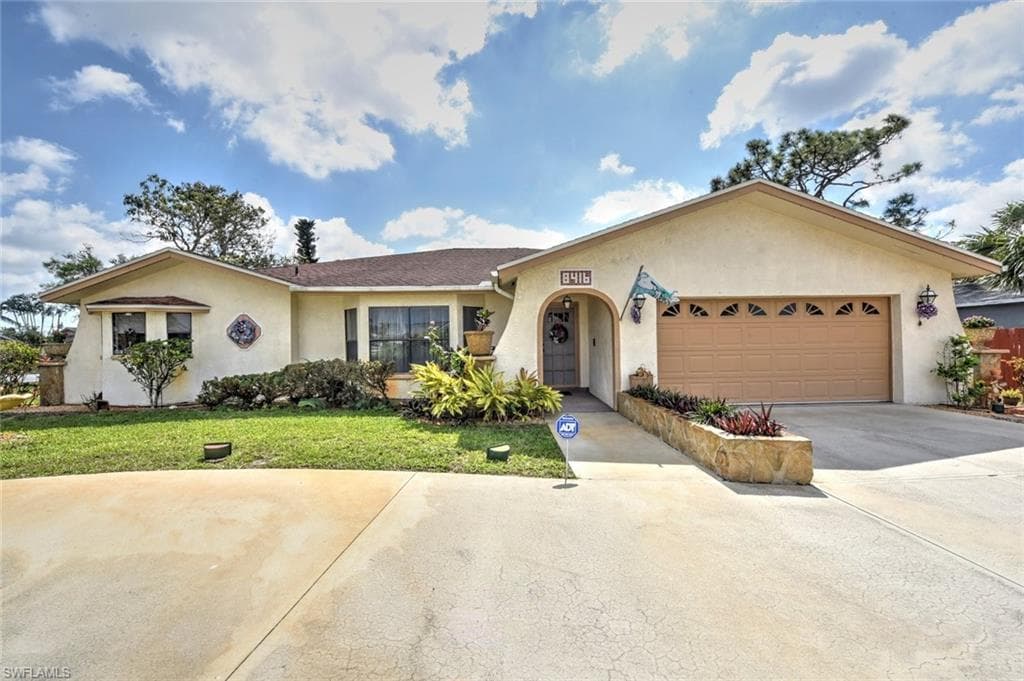 8416 Pennsylvania BLVD FORT MYERS, FL 33967
