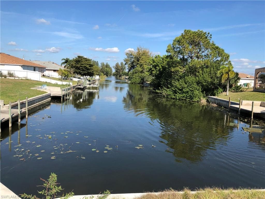 829 SW 15th ST CAPE CORAL, FL 33991