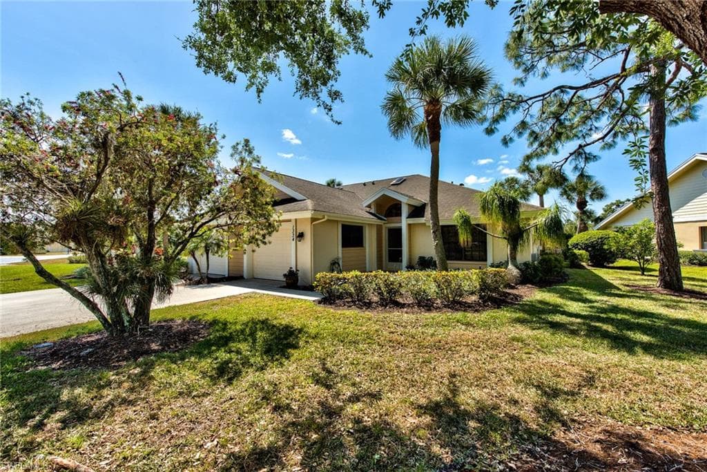 1334 Park Lake DR 28-R NAPLES, FL 34110