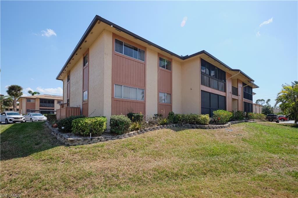 6490 Royal Woods DR 3 FORT MYERS, FL 33908