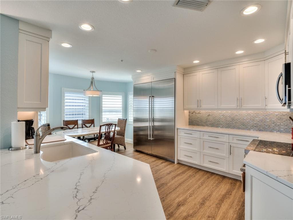 4183 Bay Beach LN 384 FORT MYERS BEACH, FL 33931