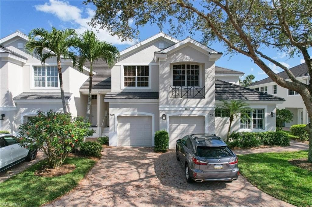 2130 Aberdeen LN 203 NAPLES, FL 34109