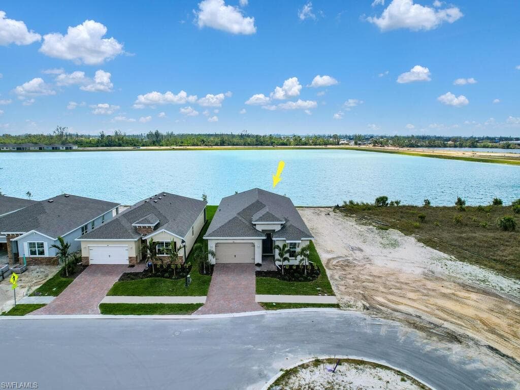 950 Stonewater Lake TER CAPE CORAL, FL 33993
