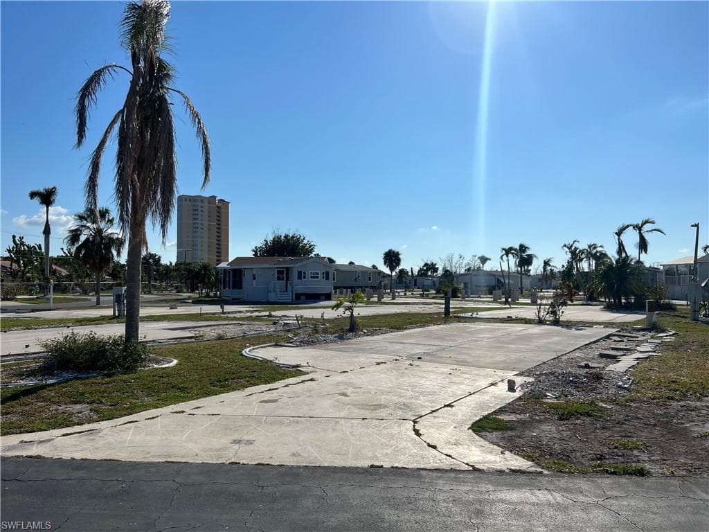19681 Summerlin RD F 95 FORT MYERS, FL 33908