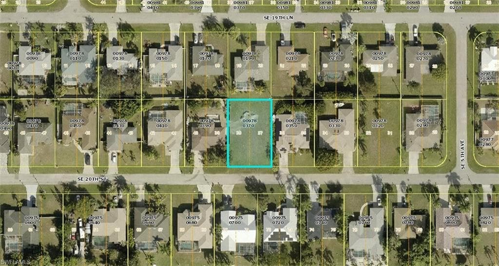 415 SE 20th ST CAPE CORAL, FL 33990