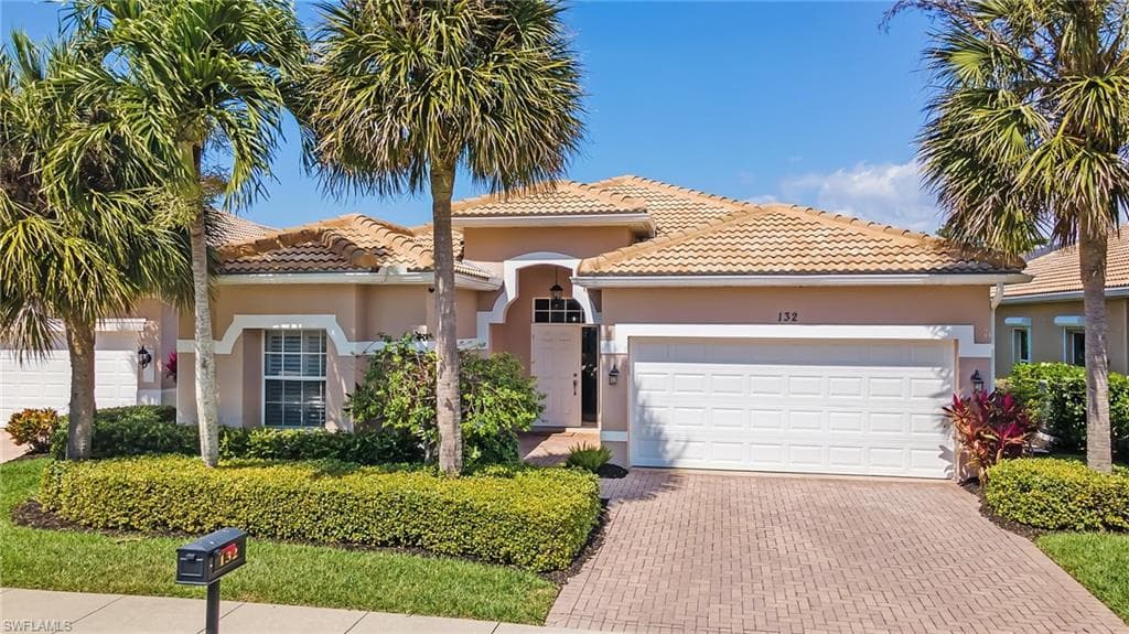 132 Glen Eagle CIR NAPLES, FL 34104
