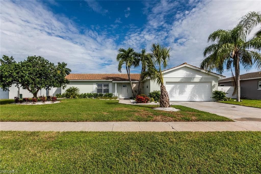 1262 Bluebird AVE MARCO ISLAND, FL 34145