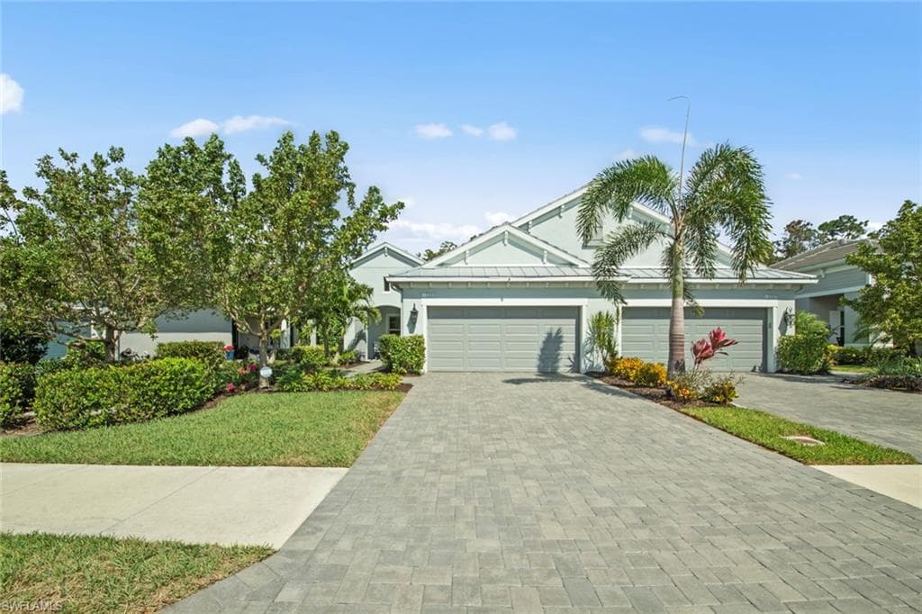 2203 Marquesa CIR NAPLES, FL 34112