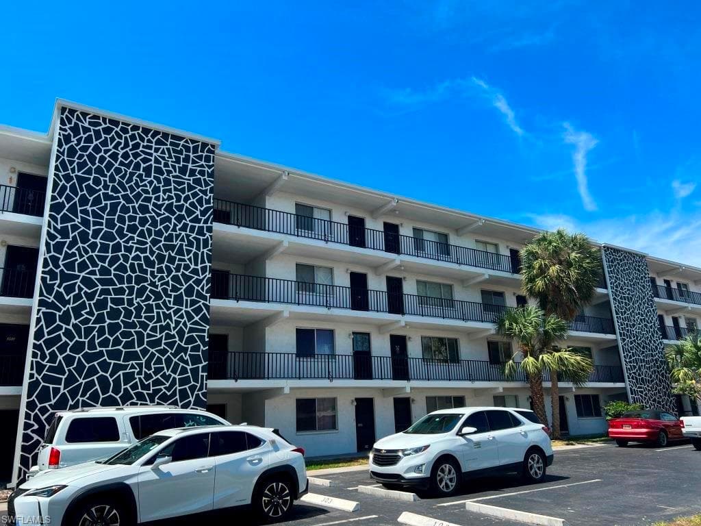 4906 Victoria DR 303 CAPE CORAL, FL 33904