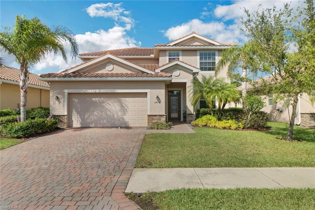 2470 Heydon CIR E NAPLES, FL 34120