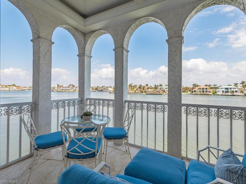 4000 Gulf Shore BLVD N 900 NAPLES, FL 34103