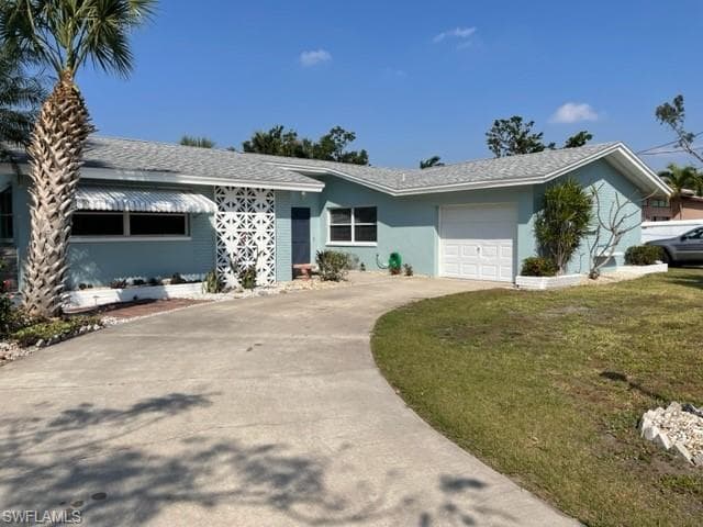 5724 Riverside DR CAPE CORAL, FL 33904