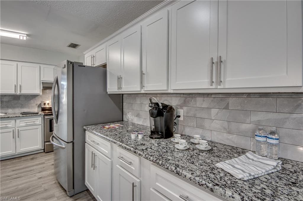 206 Norwich AVE LEHIGH ACRES, FL 33936