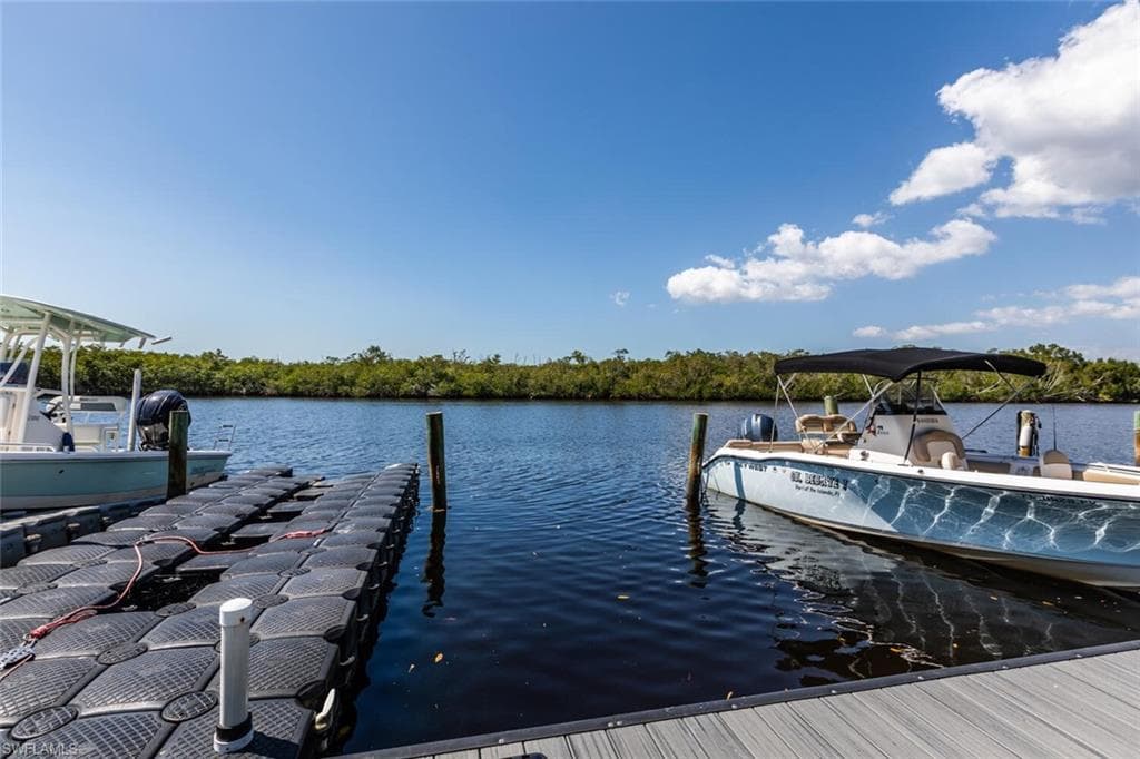 254 Newport DR 403 NAPLES, FL 34114