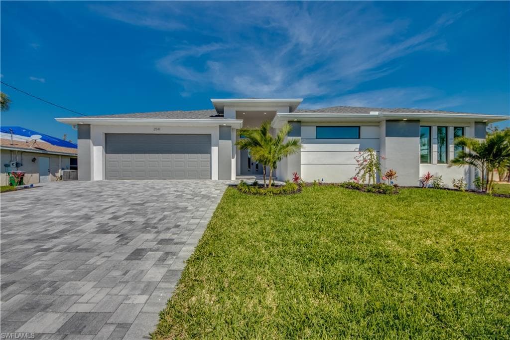 2541 SW 29th TER CAPE CORAL, FL 33914